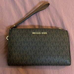 Micheal Kors Wristlet
